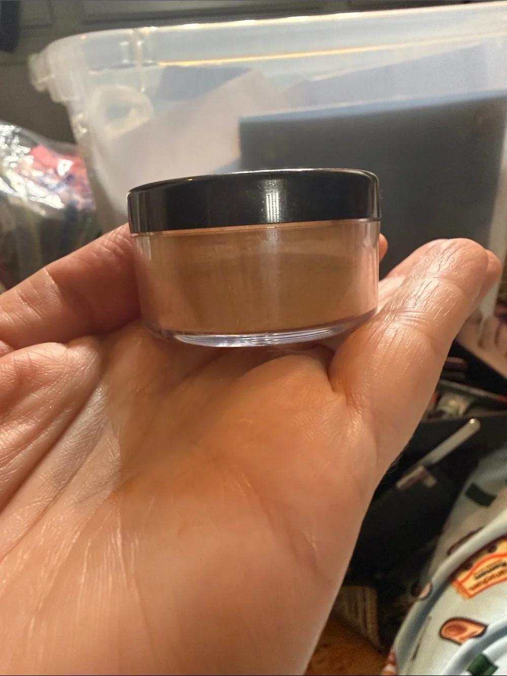OFRA Translucent Powder Dark — Beige/Tan Finish